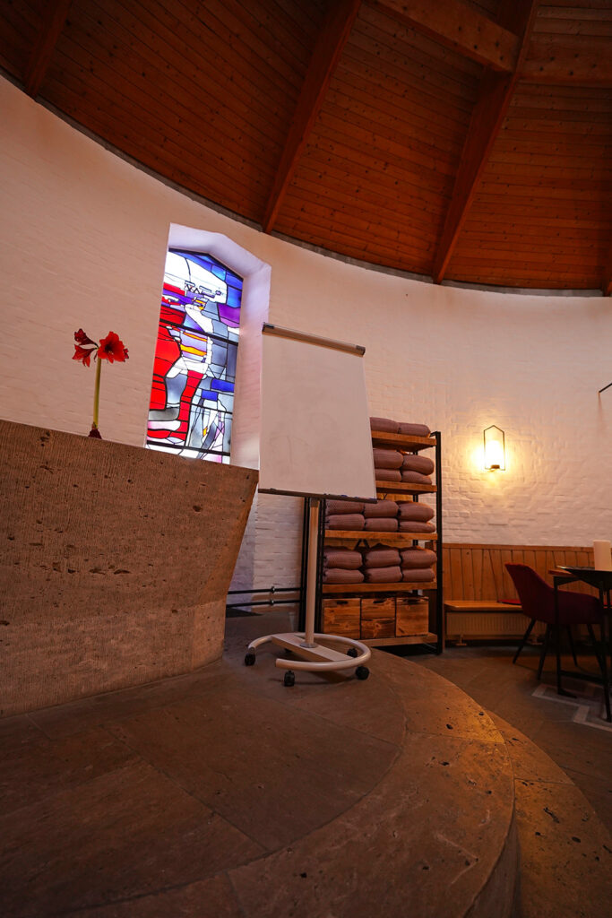 Seminarausstattung im Seminarraum Erfahrungsreich Kelheim