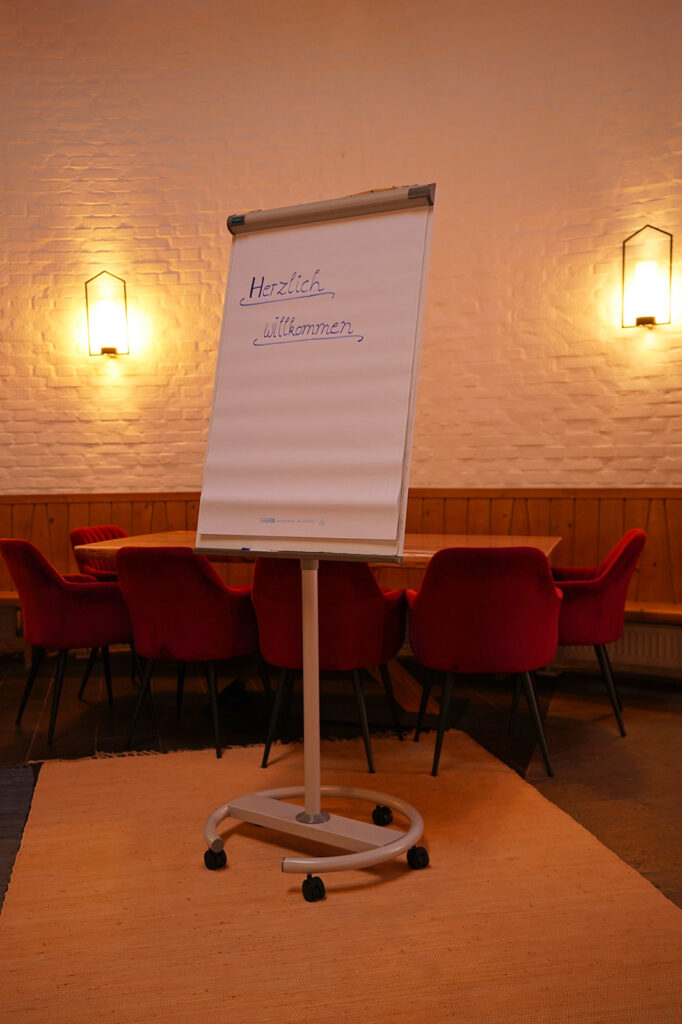 Seminarausstattung im Seminarraum Erfahrungsreich Kelheim