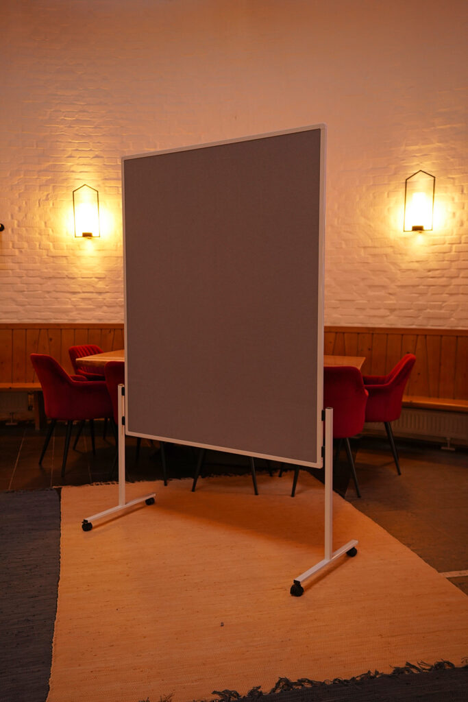 Seminarausstattung im Seminarraum Erfahrungsreich Kelheim