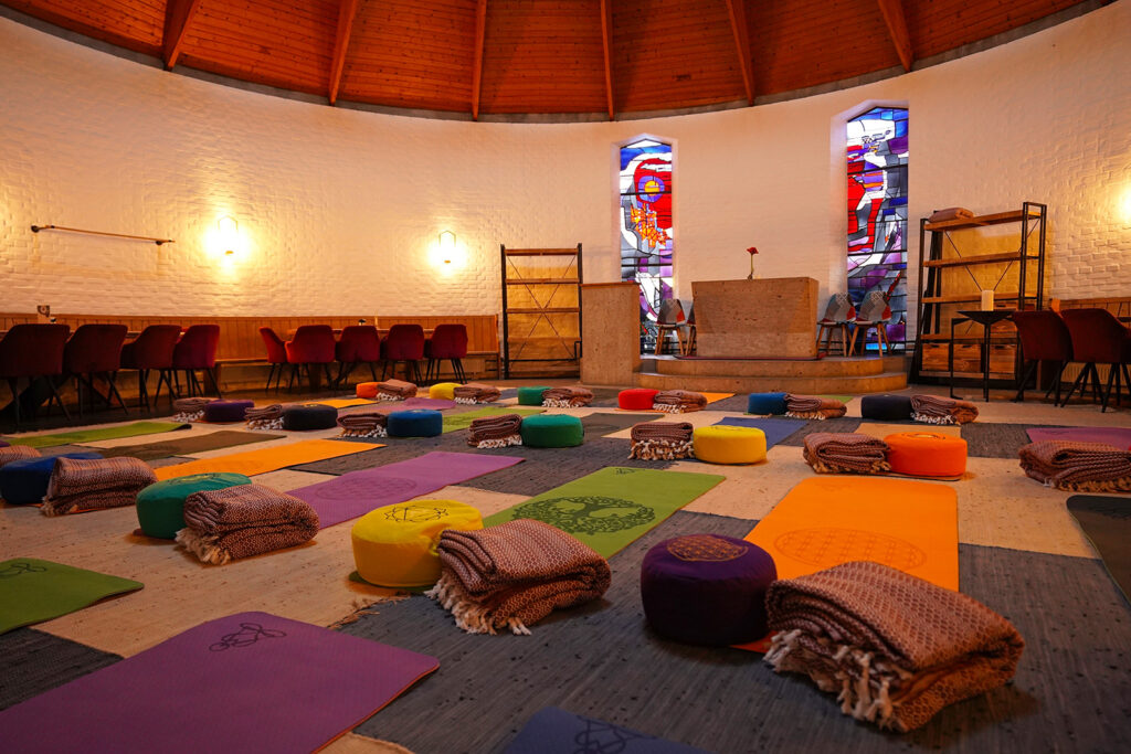 Yoga im Veranstaltungsraum Erfahrungsreich Kelheim