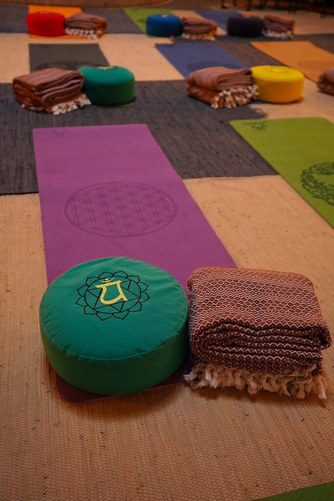 Seminarraum Kelheim vorbereitet für Yoga und Bewegung