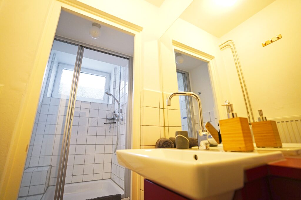 Bad und Dusche in der Ferienwohnung Erholungsreich in Kelheim