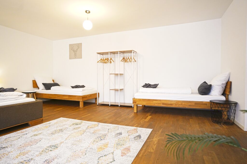 Schlafzimmer mit Wohnbereich in der Ferienwohnung Erholungsreich in Kelheim